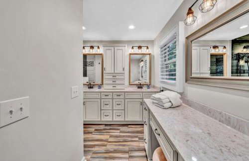 Waterfront Lake House Ideal Dock for Boats, Swimming, Fishing - Foto 27