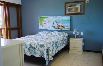 Belíssima Casa com extensa área externa - piscina, sauna, churrasqueira e campo de futebol - com 5 suítes e a 500 metros da Rua das Pedras - Foto 33