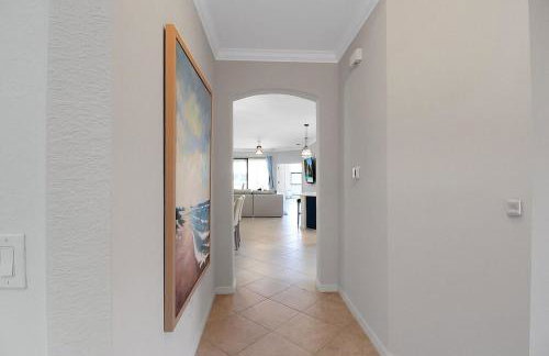 Gorgeous Lakefront Villa in Gran Paradiso - Seabird Villa - Photo 12