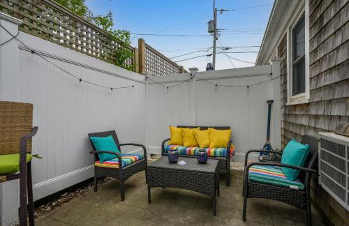 Charming Dennis Port Getaway for Two with Pool Walk to Beach - Photo 18