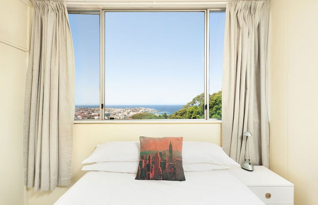 Bondi Apt for 4 Panoramic Ocean - Photo 8