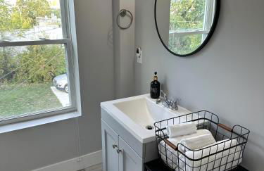 Charming 2BR Near Downtown & Attractions - Foto 26