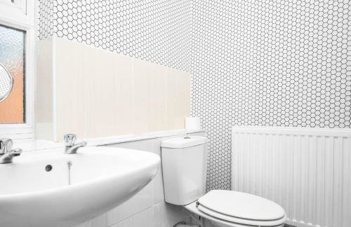 Stylish 3 Bed House - Garden - Parking - Netflix 181TA - Photo 6