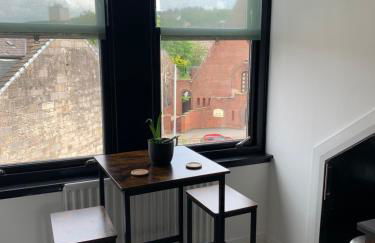 Lovely 2 Bedroom Apartment in Central Location - Photo 9