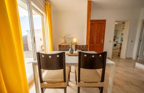 3BR Chalet Valley Moon-Seaviews, Terrace & Parking - Foto 7