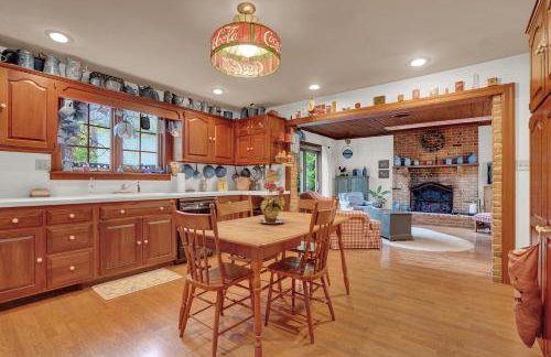 Spacious Antique Charm Home by Leavetown Vacations - Foto 22