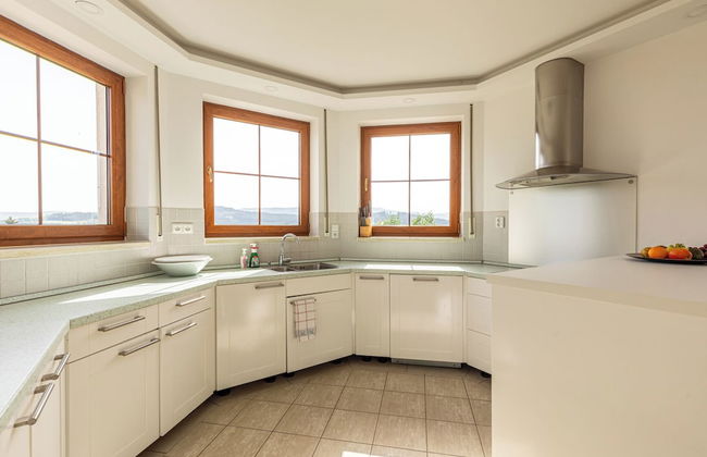 Luxury 10-bed Villa With View, Pool, Playground - Photo 7