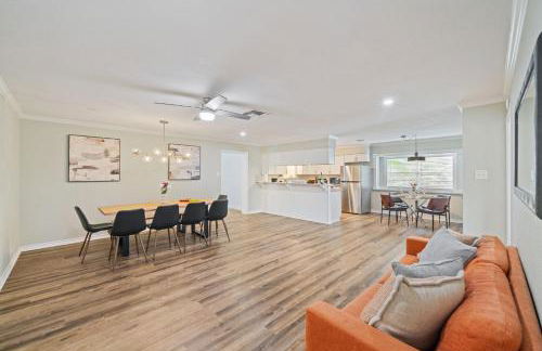 Amazing 4BR 2BA Winter Home with Pool & Game-Movie Room - Foto 13