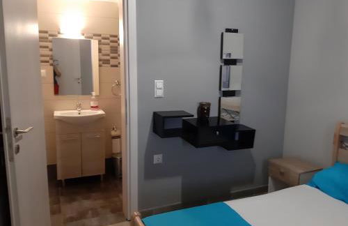 Soula's Sunshine Blue Apartment - Photo 4