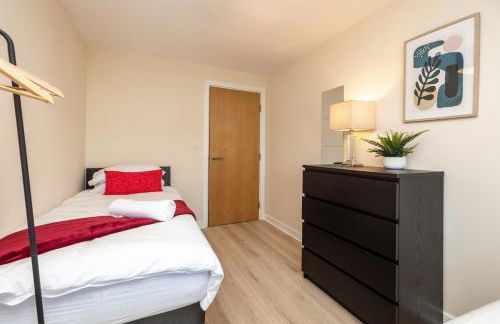 Waterfront Quayside Apartment with secure parking & lift, Ideal for Mobility Users - Foto 17