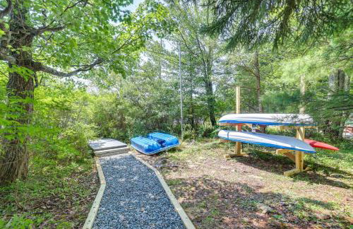 Private Hot Tub Lakefront Poconos Home! - Foto 28