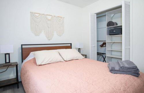 Fly Away Home with Aurora Views - Foto 18