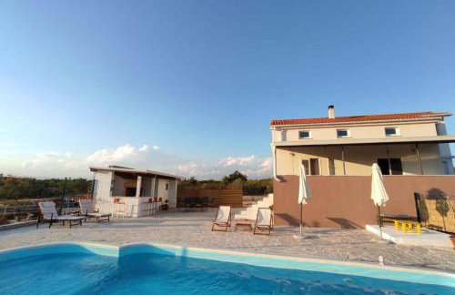 Kuća za odmor M&J s grijanim bazenom - Photo 72