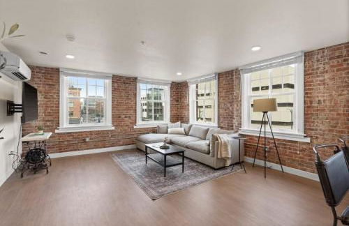 Luxury w King Beds, Pool Table, Central Downtown! - Foto 10