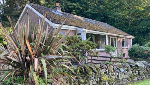 Country Cottage Sleeps 6 w/ Hot Tub & Dog-friendly - Foto 2