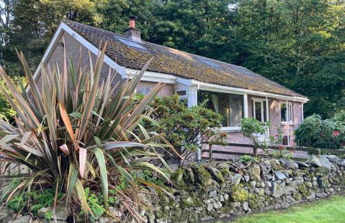 Country Cottage Sleeps 6 w/ Hot Tub & Dog-friendly - Foto 2