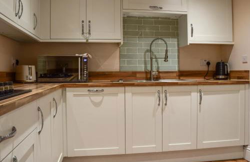 Queens Manor - Photo 9