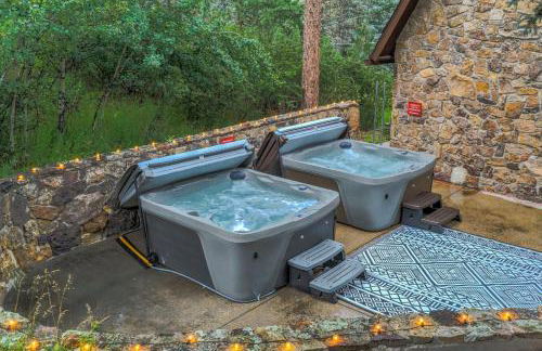 Pikes Peak Stone Cottage - Hot Tub & Game Room - Foto 17