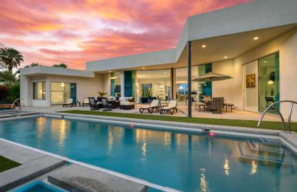 Pool • Hot Tub • Views Luxury Design Villa Valentina by AvantStay - Foto 3