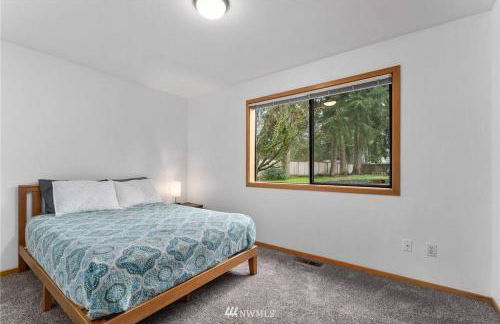 Beautiful Private Lake Lodge with Private Dock and Mountain Views - Foto 36