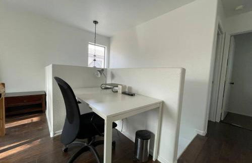 Gorgeous Abode 3 Bedrooms Hide-out in Mesa - Photo 21