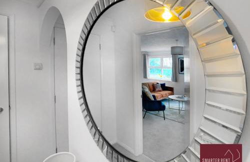 Wokingham - 2 Bedroom Maisonette - With Parking - Foto 3