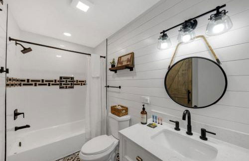 The White Lodge 4BDR Sleeps 8 with Fire Pit - Foto 41