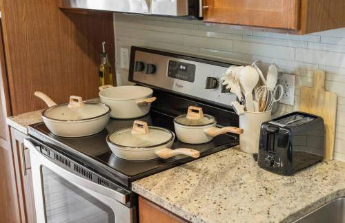 Beautiful Apt in Downtown w/Pool | Indoor Parking - Foto 19