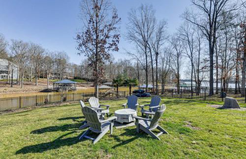 Lake Norman Retreat with Dock, Game Room and Hot Tub - Foto 2