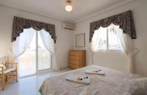 Ciudad Quesada Stunning Heated Pool Private Luxury Villa with Spa Sleeps 14 - Foto 24