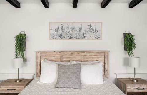 Downingtown Manor - 1900s Farmhouse with Creek Views - Foto 32