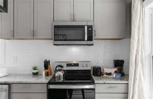 10 Min to Downtown-Modern in Magic City-Both Units - Foto 16