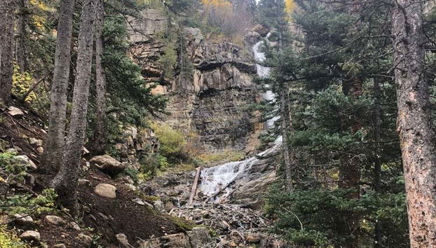 Una cascada en las montañas de La Plata