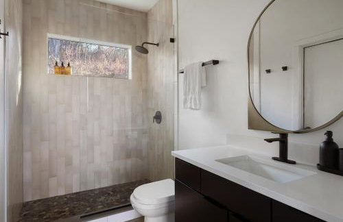 Glass House - Hot Tub - Voted AVL's #1 Luxe Stay - Foto 27