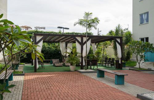 Apto em Barra Velha 340m da PRAIA com SACADA com CHURRASQUEIRA, AR CONDICIONADO WI-FI, PISCINA, PORTARIA 24h, ACADEMIA MINI MERCADO e vaga de GARAGEM - Photo 9