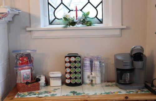 The Hillside B&B. Home w/ Breakfast Service! - Foto 6