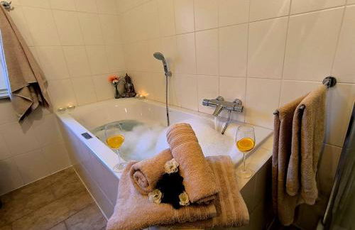 Luxuriöses, familienfreundliches Ferienhaus ,,Amy,, mit Whirlpoolwanne, Kamin und Garten - Foto 15