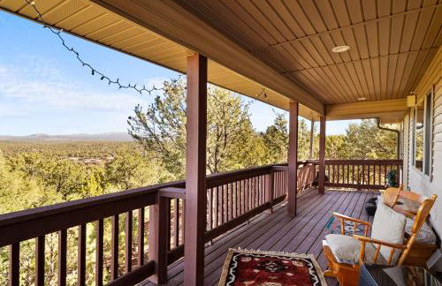 Breathtaking Cabin Backing the National Forest - Foto 24