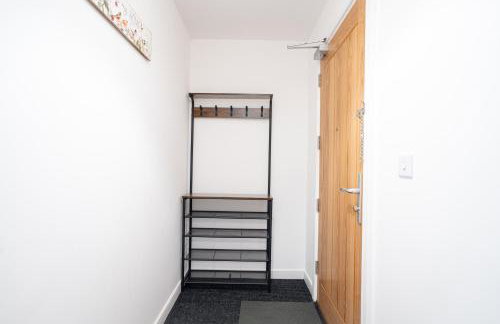 2 Bed Stylish Stay - By Holiday homes - Foto 15