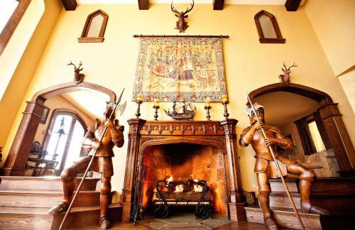 HIGHLANDS CASTLE overlooking Lake George plus 2 other CASTLES & SUITES - Foto 46