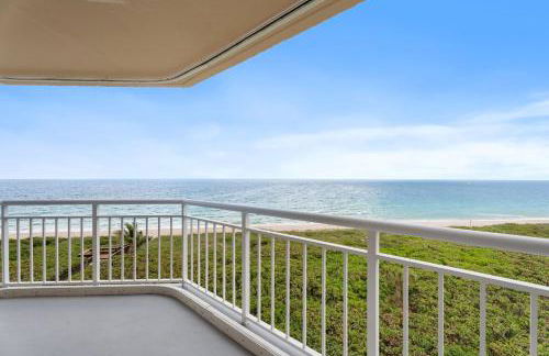 Ocean Front 2-bed, 2-bath 6th-floor comfy and inviting condo unit on Hutchinson Island - Photo 13