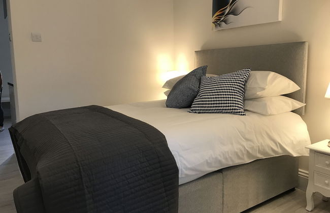 SHQ Apartments - Photo 26