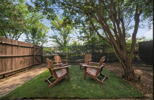 Walk to AT&T Stadium - Modern 2BR With Backyard - Foto 39