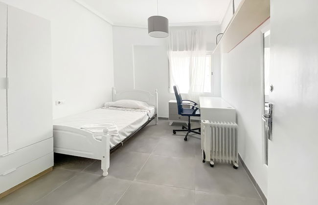 Elegant 4 beds train station upto 6 Pax - Foto 12