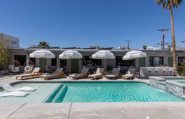 King Deluxe Room - Photo 13