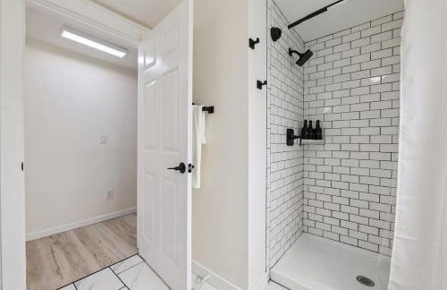 Pet Friendly, Gated Backyard, Game room, Hot Tub - Foto 11