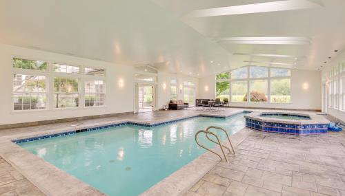 Private Pond and Indoor Pool Grand Arlington Villa! - Foto 1