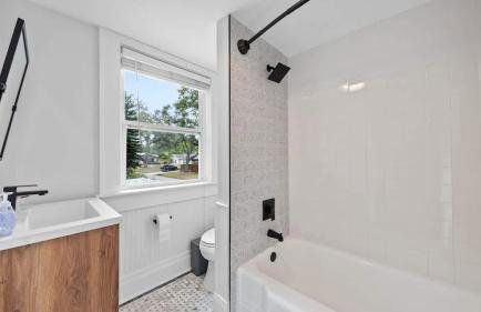 Spacious Modern Farmhouse w/ Private Patio & BBQ! - Foto 10