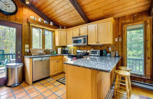 Jamaica Vacation Home with Deck 8 Mi to Skiing! - Foto 8