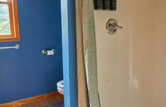 Serene Rustic Retreat with Lake - Foto 12